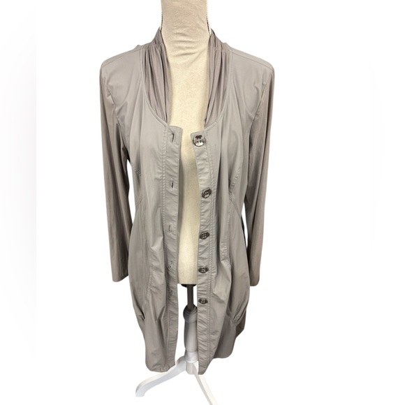 Chic Gray Button-Up Jacket - Picture 2 of 7